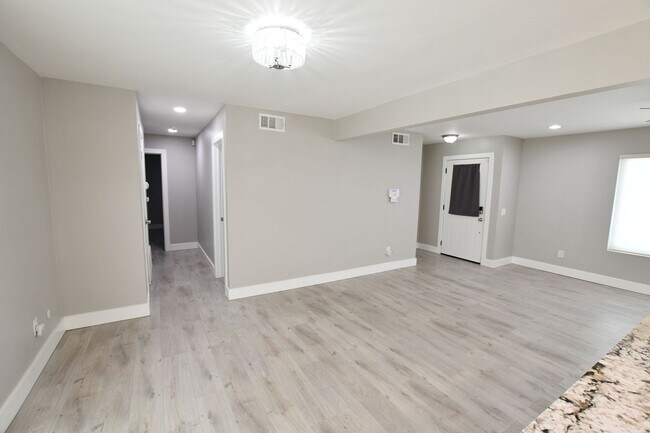 Building Photo - Single Story home in Heart of Mira Mesa