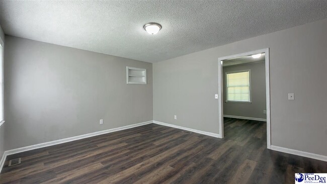 Building Photo - 1109 E Macree Terrace