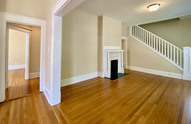 Building Photo - 1105 Virginia Ave