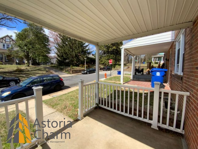 Building Photo - 3 Bedroom Home with Den and Fenced Yard in Quiet Neighborhood