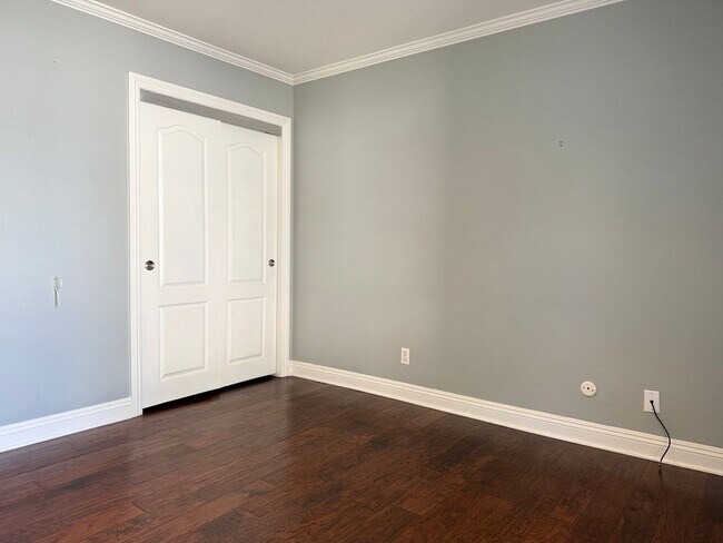 Building Photo - Newport Crest 2 Bedroom Townhouse / Newpor...