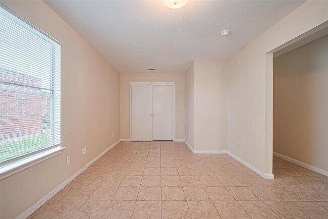 Building Photo - 7203 River Pines Dr