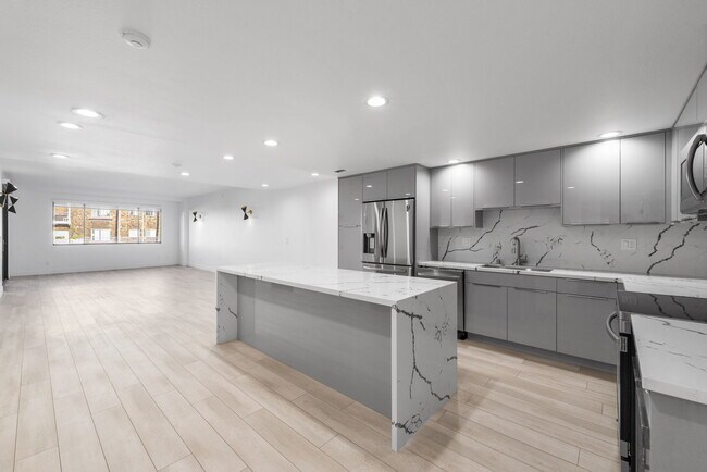 Building Photo - 1118 3rd St