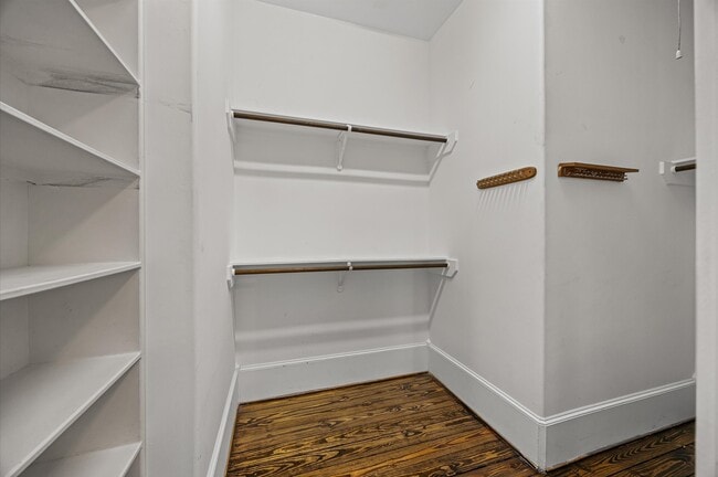 Building Photo - 1126 W 23rd St