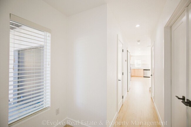 Building Photo - Evolve Real Estate: Stunning Smart Home in Vibrant West Denver! Available March 27th