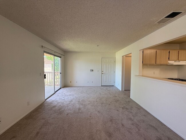 Building Photo - Centrally Located Las Palmas Upstairs Cond...