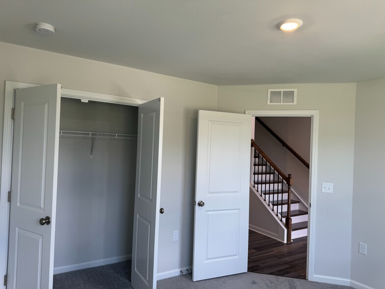 Building Photo - Room in Townhome on Kasota Ln