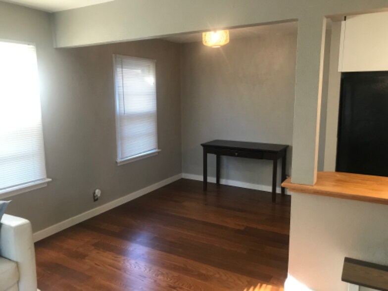 Building Photo - 825 Edgar Rd