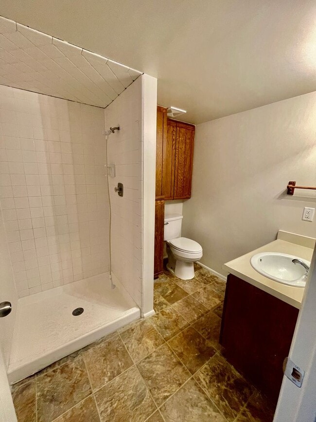 Building Photo - Sunny Dale Townhome