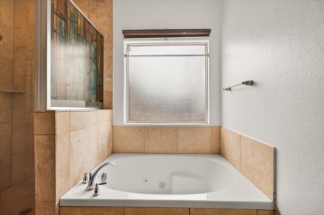 Building Photo - 6901 Anastasia Dr