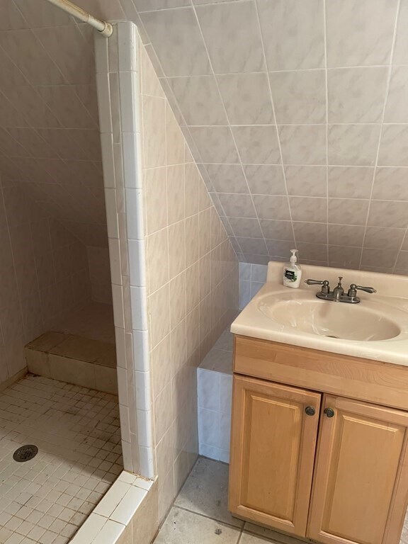 Building Photo - 723 Bennington St