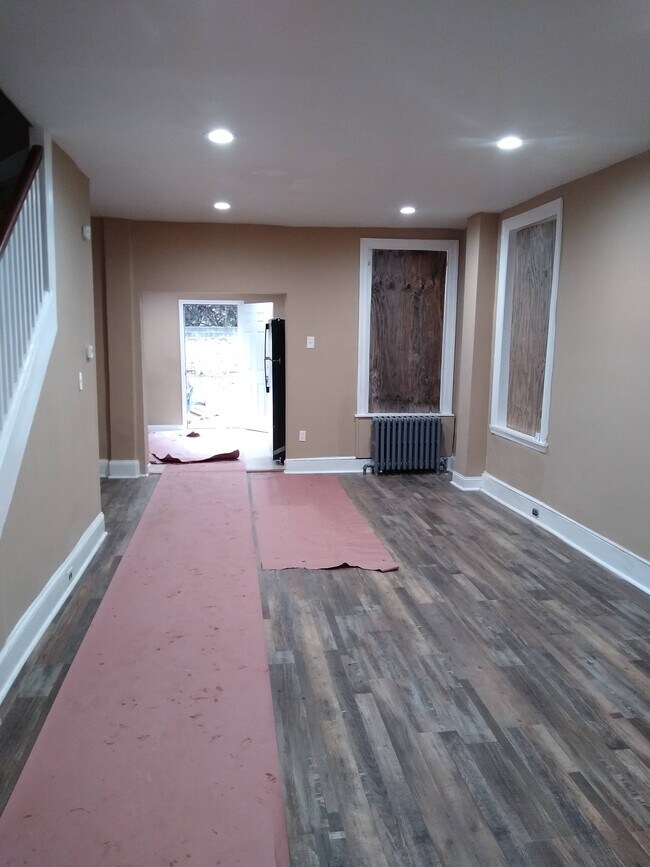 Building Photo - 216 E Ashmead St