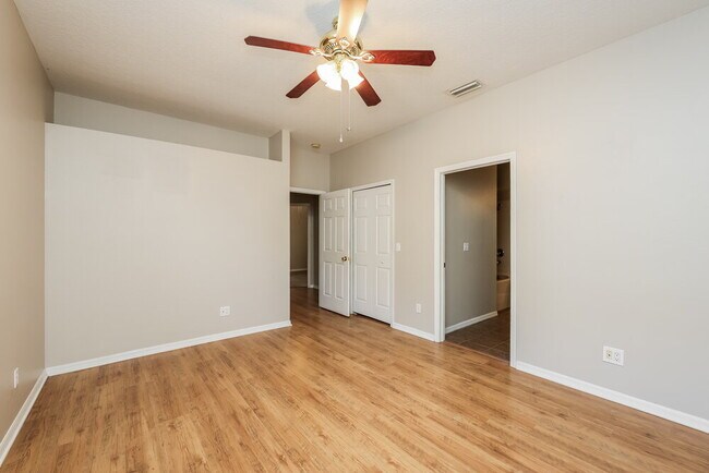 Building Photo - 619 Wave Crest Cir