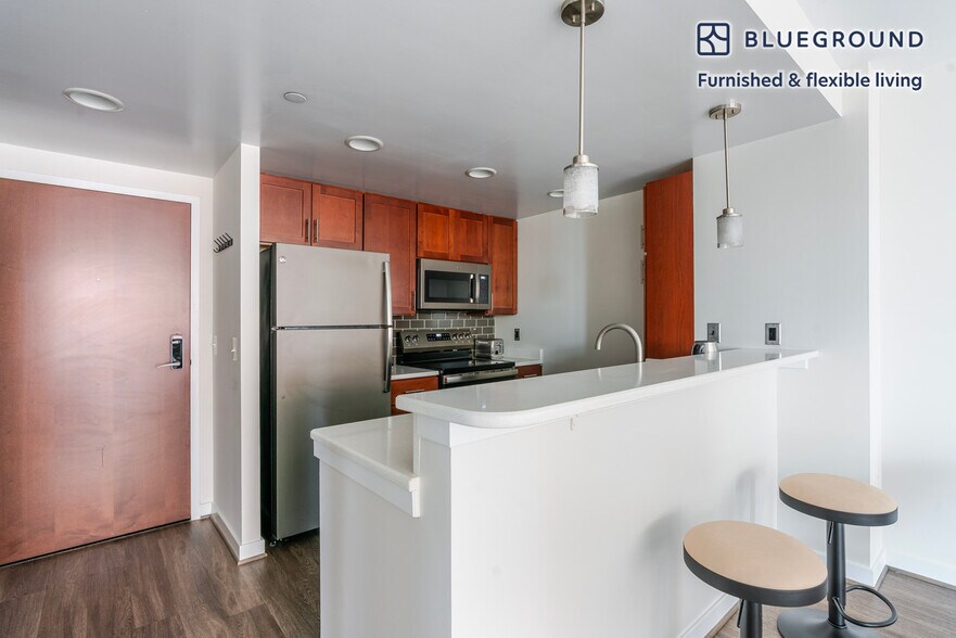 Building Photo - 3444 Fairfax Dr