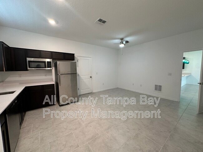 Building Photo - 220 Pershing St