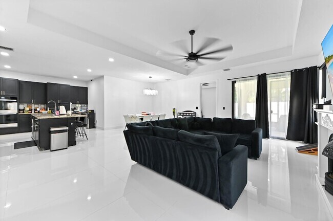 Building Photo - 7461 Moonrise Dr