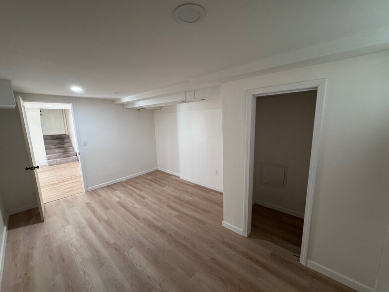 Building Photo - 11409 W 99th St
