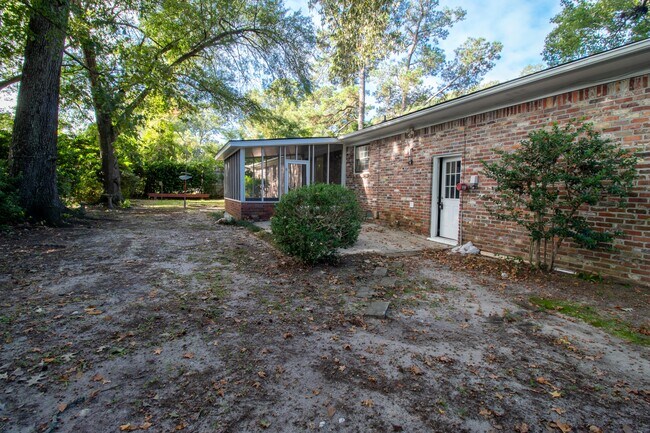 Building Photo - 2320 Wofford Rd
