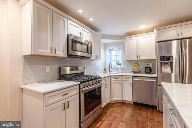 Building Photo - 216 W Lafayette St