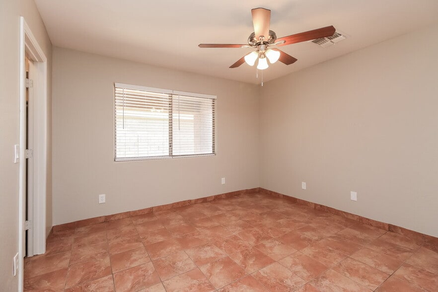 Building Photo - 1604 S 80th Ln
