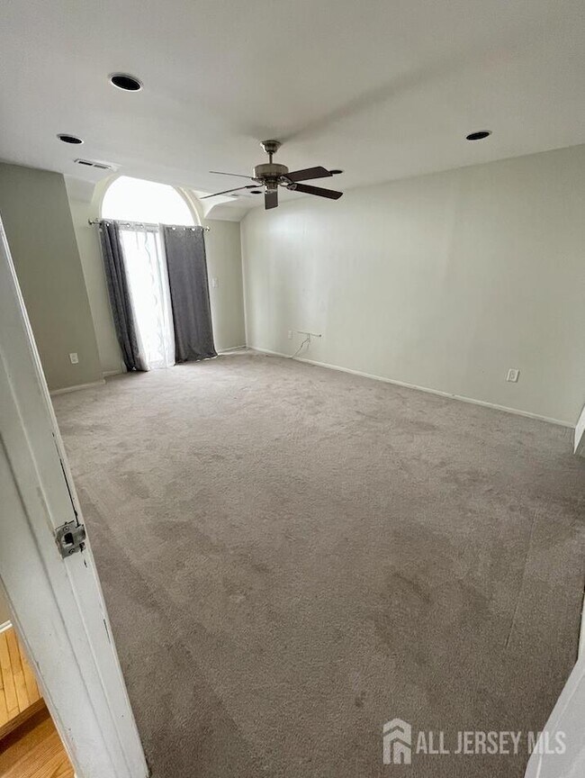 Building Photo - 410 Johnstone St