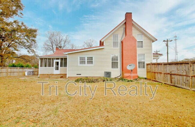 Building Photo - 115 Church Aly