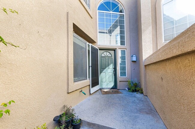 Building Photo - Spacious two-story Townhome