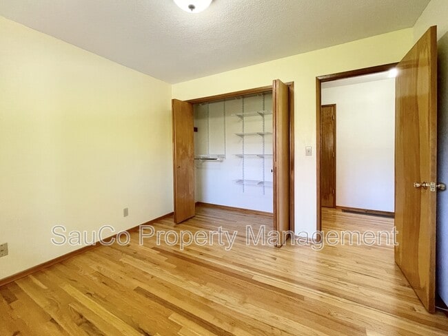 Building Photo - 5751 NE Lisbon Way