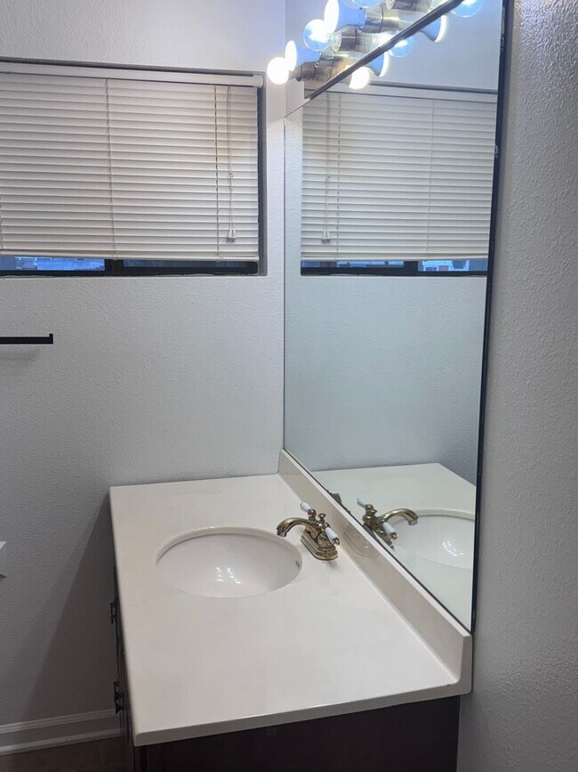 Building Photo - 3000 Springhill Rd