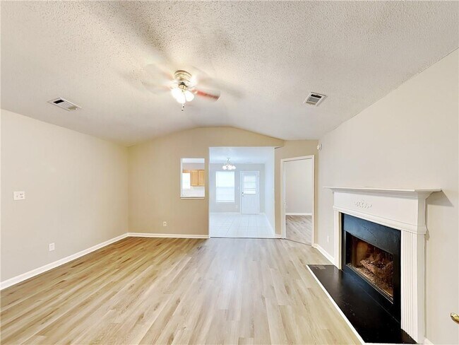 Building Photo - 276 Village Dr