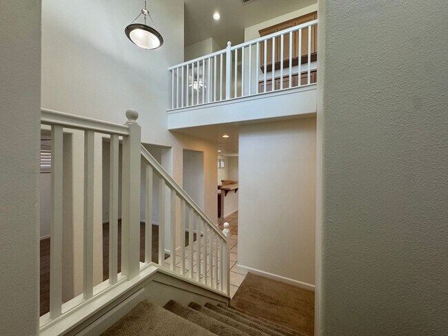 Building Photo - 5781 E Kaviland Ave