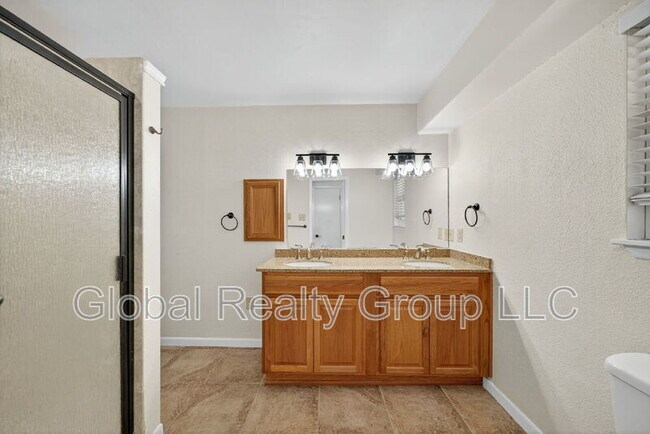 Building Photo - 133 Thomas Edison Dr