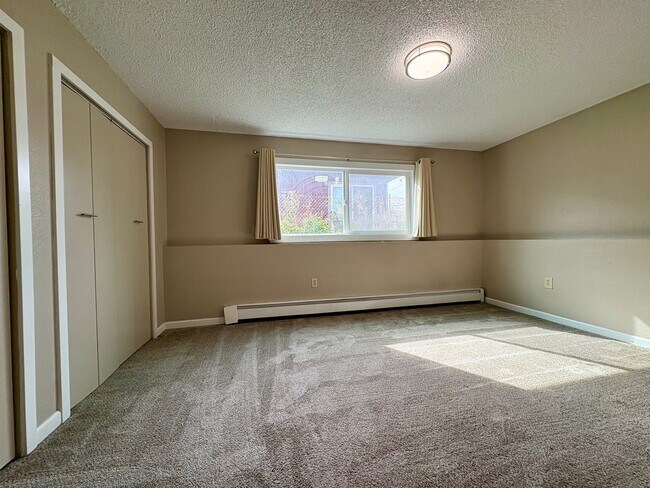 Building Photo - 917 E 46th Ct