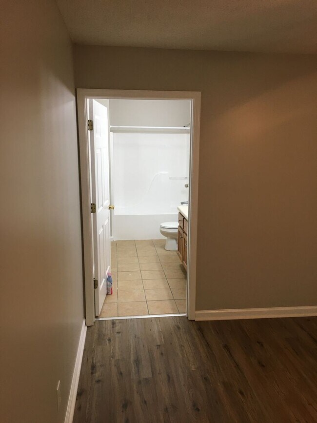 Building Photo - 3/2 Apartment in West Rome $1,195