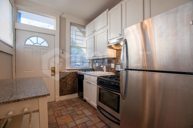 Building Photo - 729 Bonaventure Ave NE