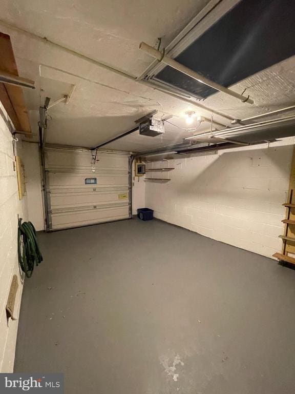 Building Photo - 435 Sycamore Rd