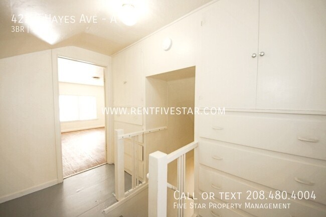 Building Photo - 422 S Hayes Ave