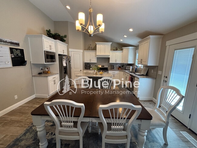 Building Photo - 5506 Eaglewood Dr