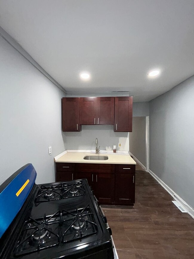 Building Photo - 414 Reservoir St