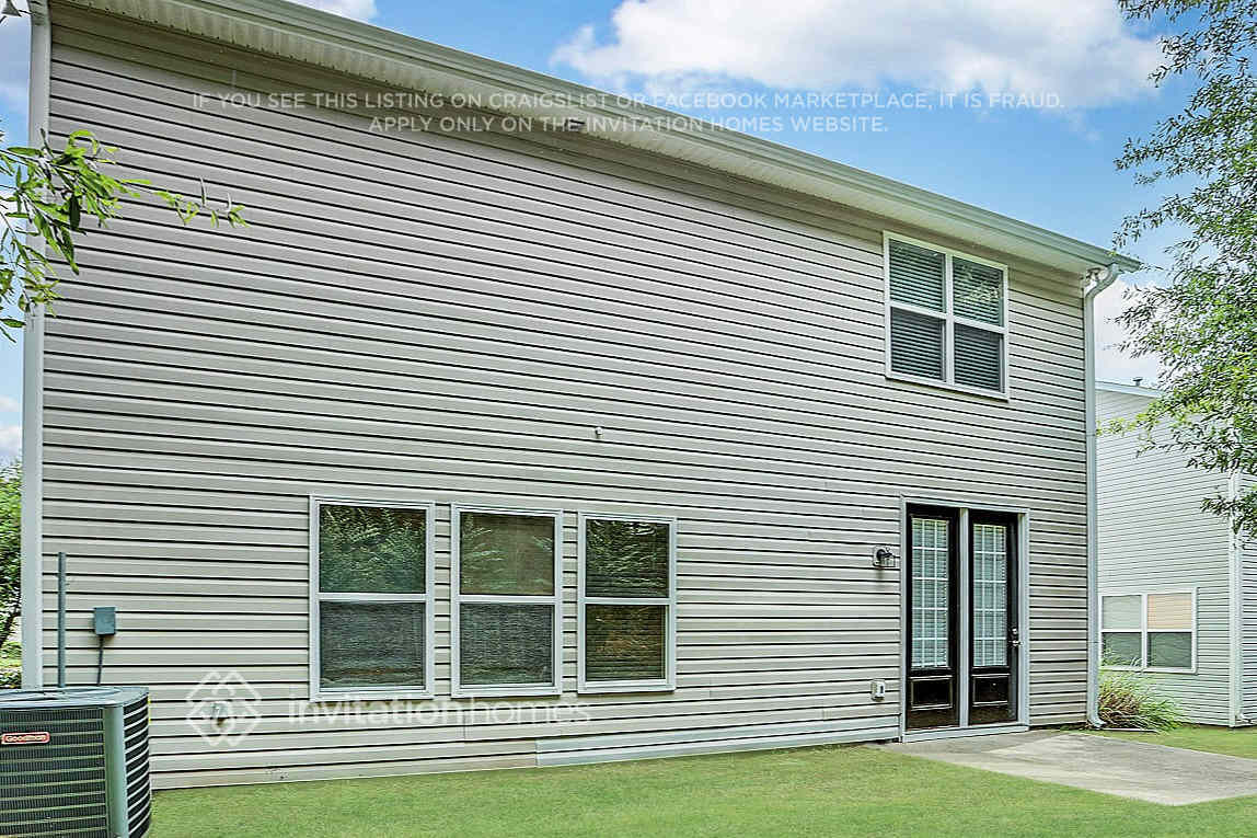 Building Photo - 2771 Groovers Lake Point