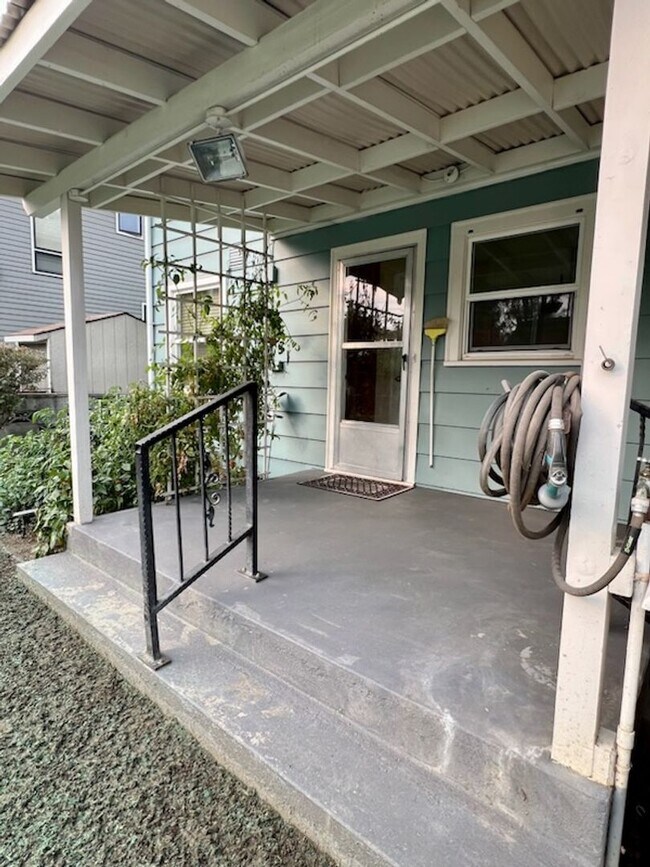 Building Photo - Located in the Historic District! 3+ beds,...