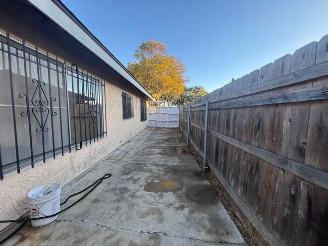 Building Photo - Lovely Home in Paradise Hills!