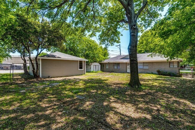 Building Photo - 6839 Walnut Hill Ln