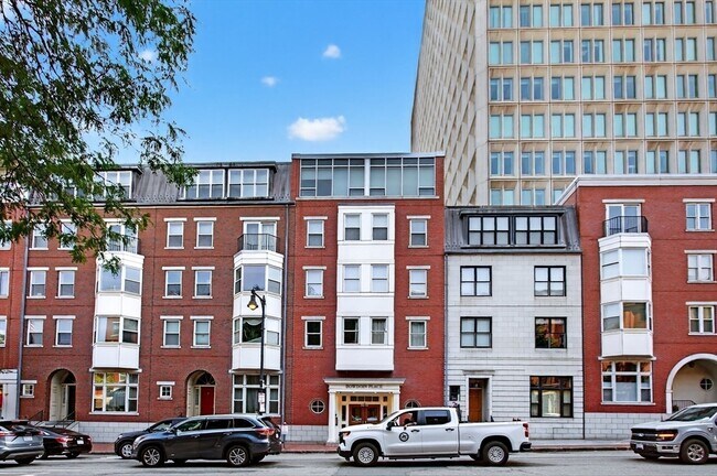 Building Photo - 10 Bowdoin St