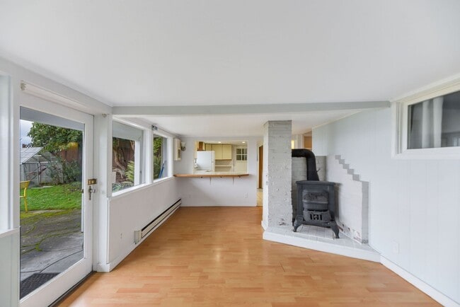 Building Photo - Great duplex 1st floor 1 bd great view!