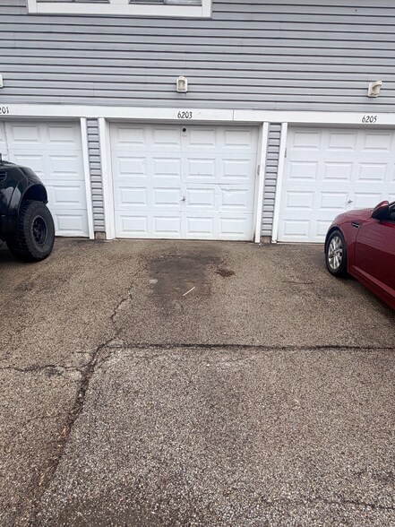 Building Photo - 6203 Kit Carson Dr