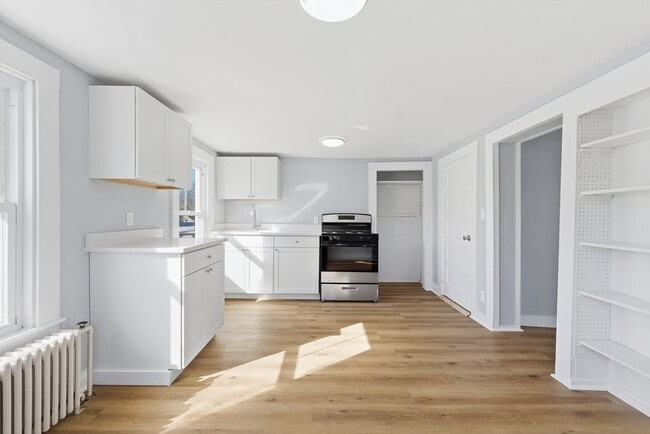 Building Photo - 48 Walker St