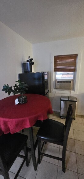 Building Photo - 6 4th Ave