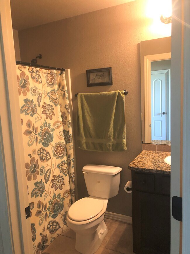 Hallway Bath - 337 N Sabine Pass Rd