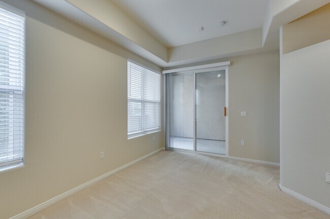 Building Photo - Manhattan Condo - South Las Vegas Blvd.